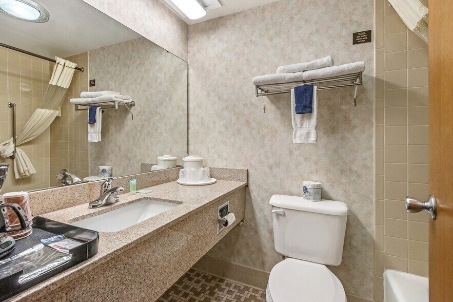 More Photos Of 110 Huntsville Rd, Eureka Springs Hotel For Sale