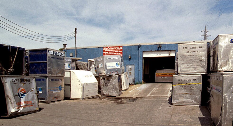 More Photos Of 10 Wheelock Ave, Inwood Warehouse For Sale