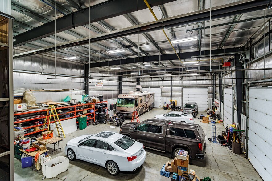 More Photos Of 7818 Highway 6 South Service Rd, Regina Flex For Sale