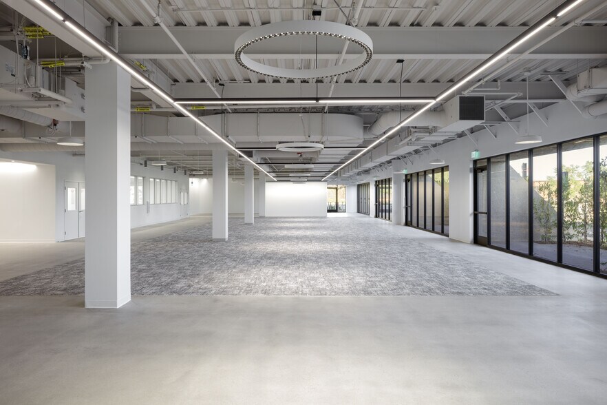 More Photos Of 2051 Palomar Airport Rd, Carlsbad Research And Development For Lease