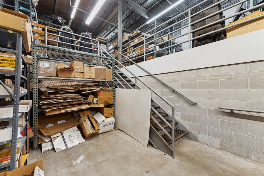 More Photos Of 4388 Shoreline Dr, Spring Park Storefront Retail Office For Sale