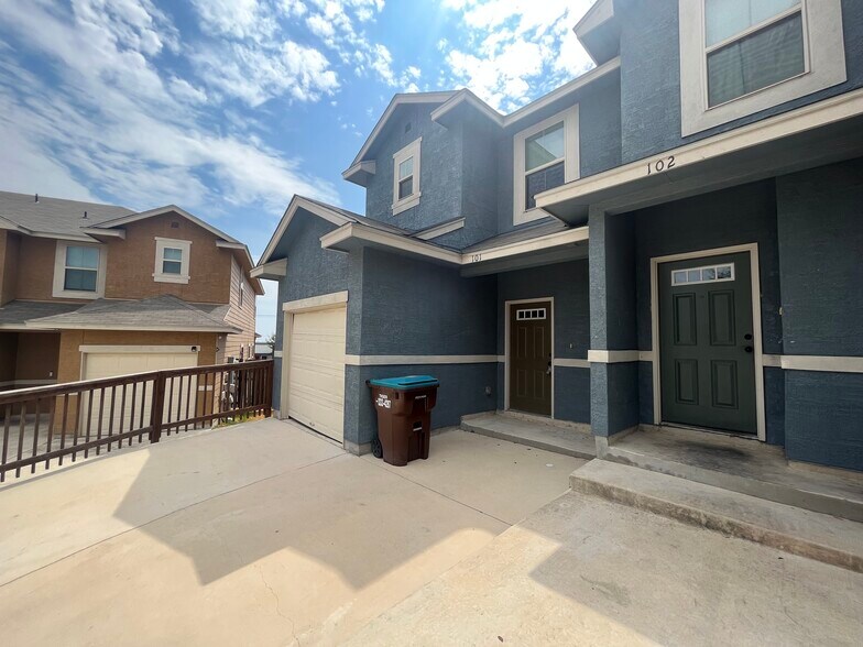 More Photos Of 7014 Donovan Way, San Antonio Apartments For Sale