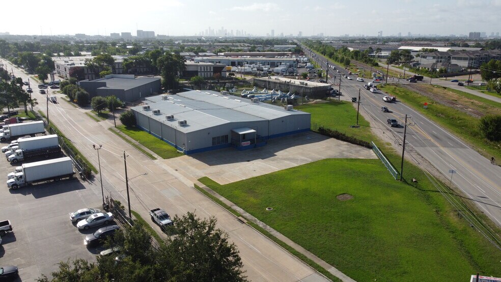 More Photos Of 11260 Hempstead Rd, Houston Warehouse For Lease