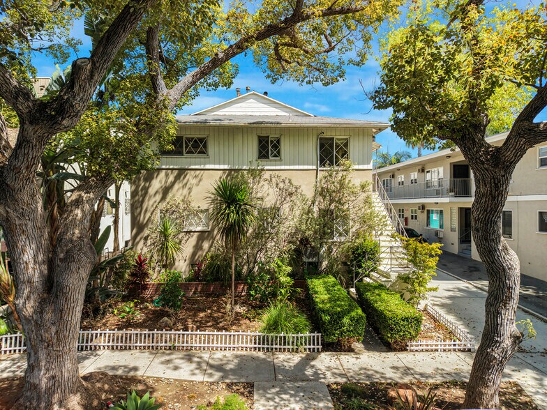 More Photos Of 7627 Hampton Ave, Los Angeles Apartments For Sale