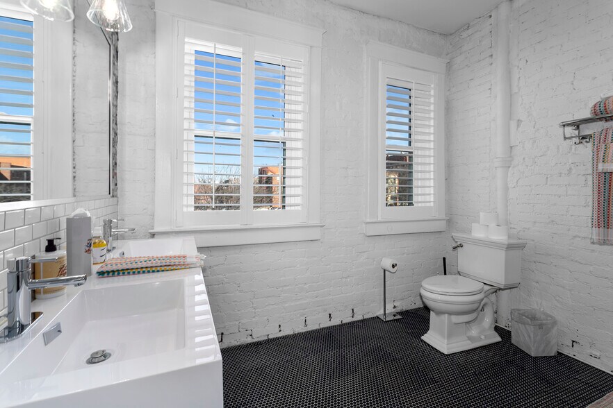 More Photos Of 120-122 W 5th St, Kansas City Storefront Retail Residential For Sale