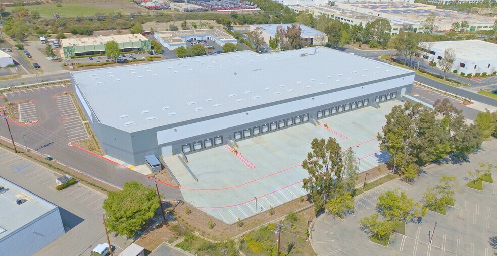 More Photos Of 1300 Lawrence, Thousand Oaks Manufacturing For Lease