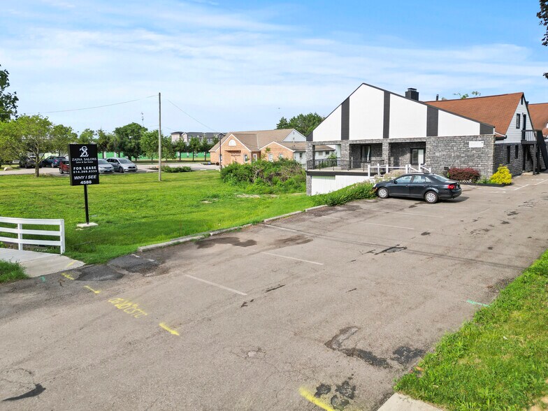 More Photos Of 4588 Kenny Rd, Columbus Storefront Retail Office For Sale