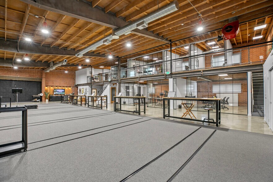 More Photos Of 1604 Venice Blvd, Los Angeles Showroom For Lease