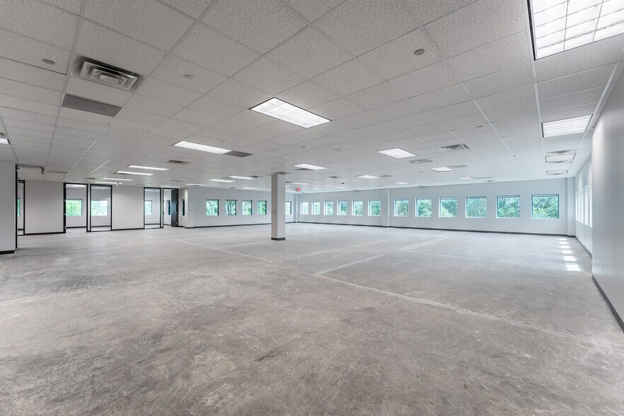 More Photos Of 1750 Valley View Ln, Dallas Office For Sale