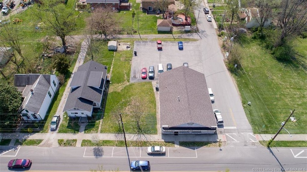 More Photos Of 1617 State St, New Albany Freestanding For Lease