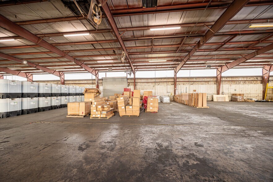 More Photos Of 3710-3719 E Us-90, Lake City Manufacturing For Lease