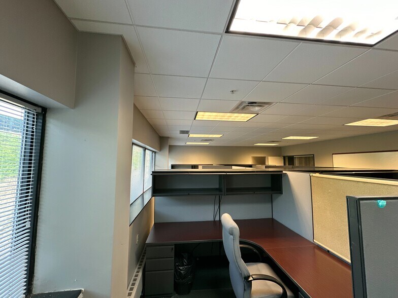 More Photos Of 250 Park West Dr, Pittsburgh Office For Sale
