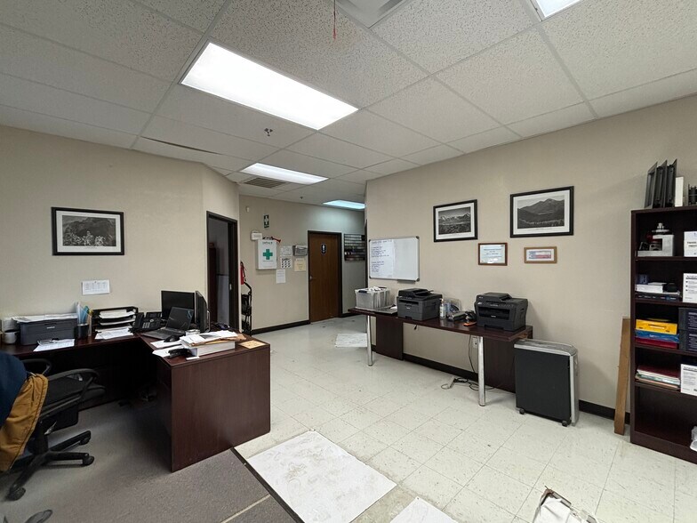 More Photos Of 2690 Old Alton Rd, Denton Warehouse For Lease