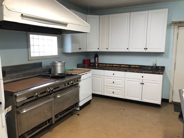 More Photos Of 1209 Lisle Plz, Lisle Bar For Lease