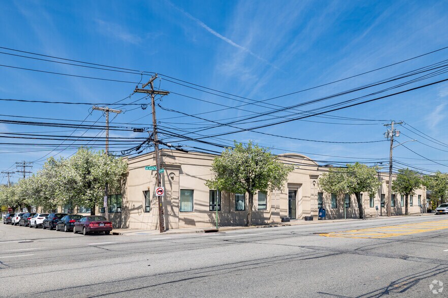 More Photos Of 166 E Jericho Tpke, Mineola Office For Lease