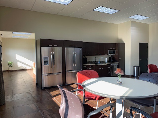 More Photos Of 345 Memorial Dr, Crystal Lake Showroom For Sale