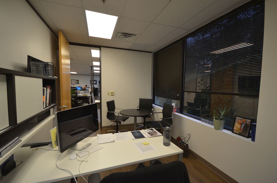 More Photos Of 7004 Bee Caves Rd, Austin Office For Lease