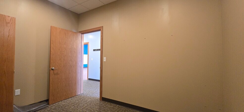 More Photos Of 700 Norway Dr, Annandale Freestanding For Lease