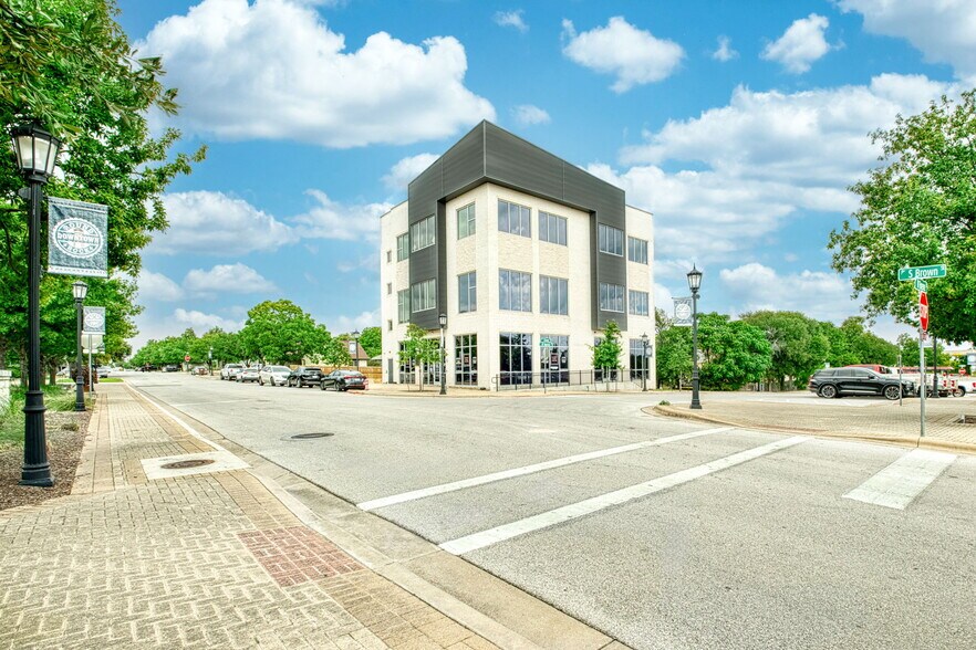 Primary Photo Of 211 S Brown St, Round Rock Medical For Lease