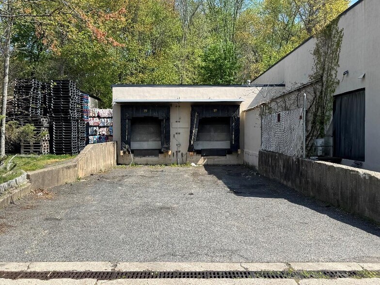 More Photos Of 282 Grove Ave, Cedar Grove Manufacturing For Lease