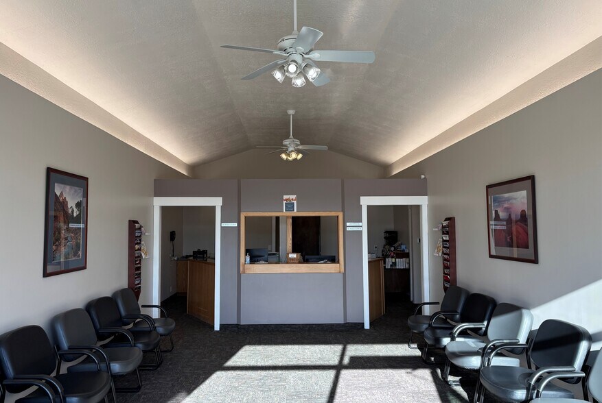 More Photos Of 7669 Redwood Rd, West Jordan Office For Sale