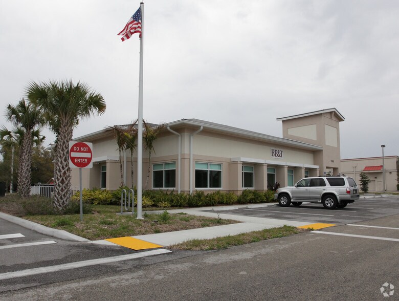 More Photos Of 15080 N Cleveland Ave, North Fort Myers Bank For Lease