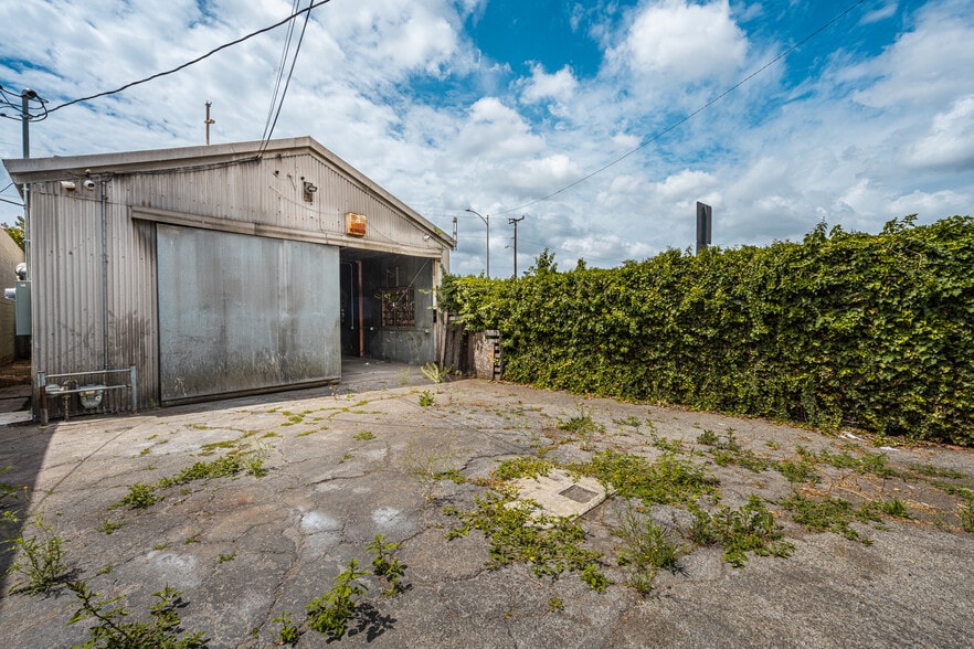 More Photos Of 4901 Telegraph Rd, East Los Angeles Flex For Sale