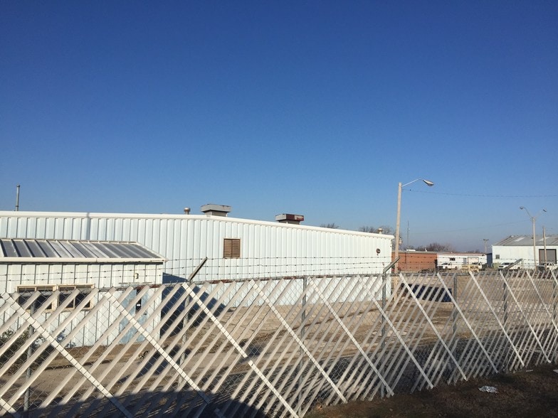 More Photos Of 400 N Harvey St, Seminole Manufacturing For Lease