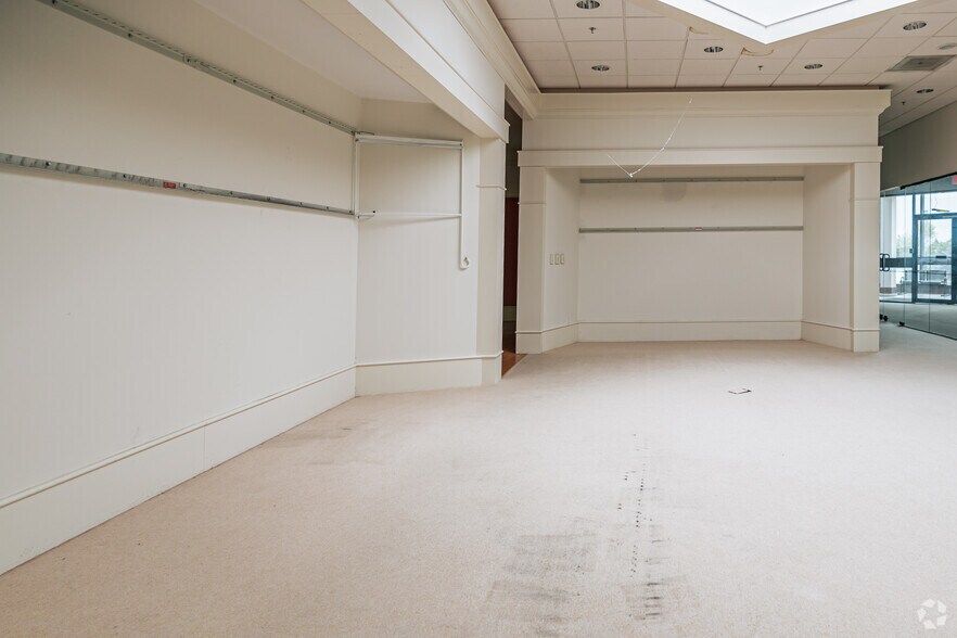 More Photos Of 23533 Mercantile Rd, Beachwood Flex For Sale