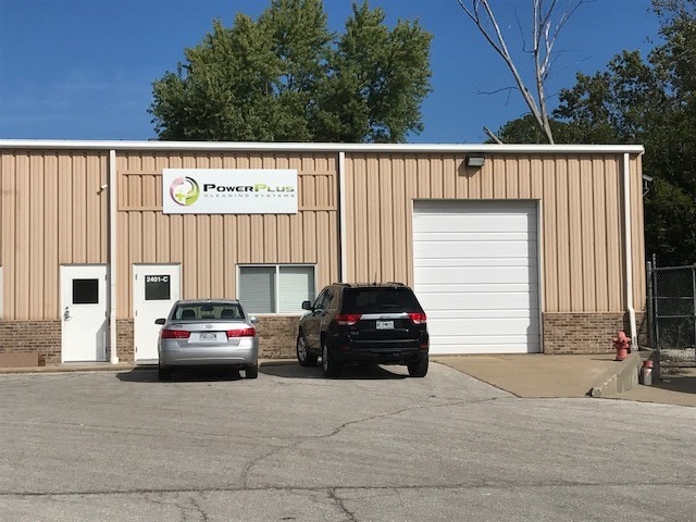 More Photos Of 2309 W 40 Hwy, Blue Springs Warehouse For Lease