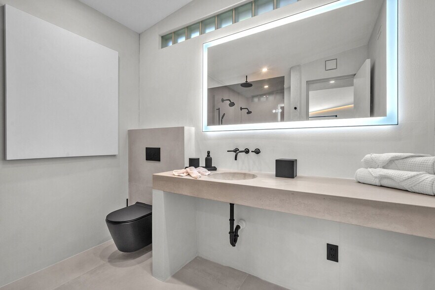 More Photos Of 120 NE 25th St, Miami Specialty For Sale