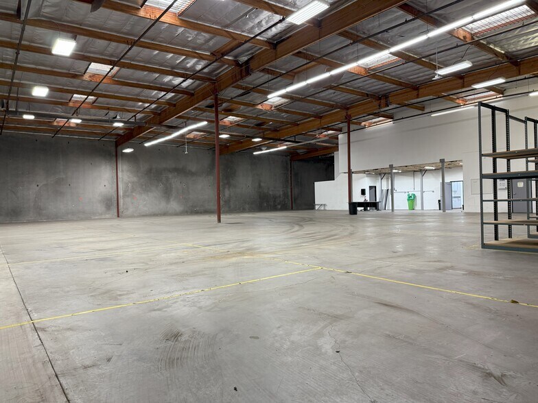 More Photos Of 17892- B Gothard St, Huntington Beach Manufacturing For Lease