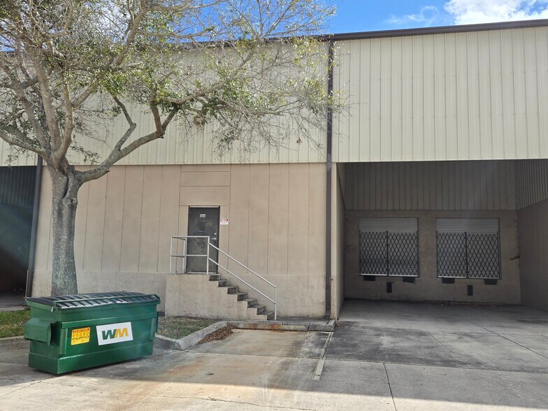 More Photos Of 1260 American Way, Longwood Warehouse For Lease