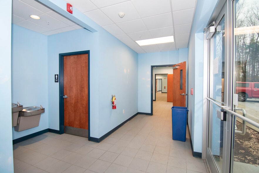 More Photos Of 3 Unlimited Dr, Saratoga Springs Office For Lease