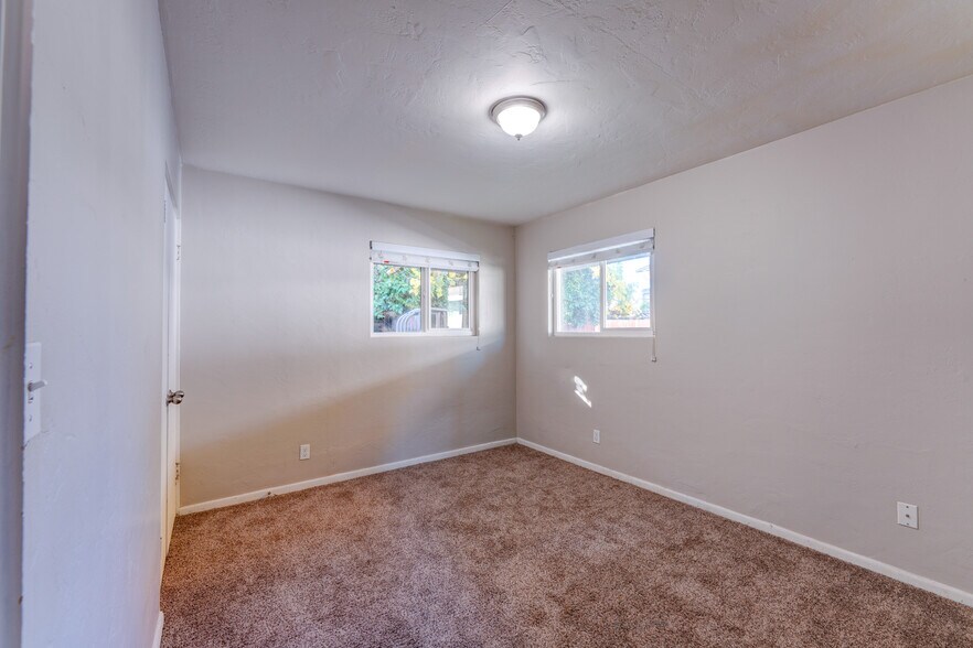More Photos Of 1049 SE Walnut St, Hillsboro Apartments For Sale