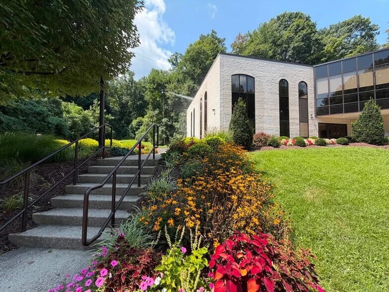 More Photos Of 3001 Chesterfield Ave, Charleston Office For Lease
