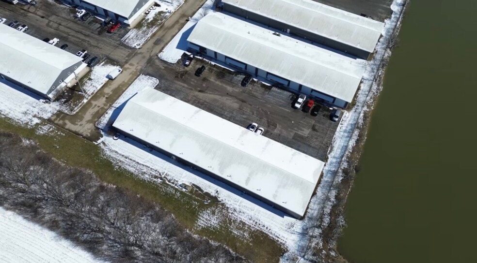 More Photos Of 1313 S Schoolhouse Rd, New Lenox Warehouse For Lease