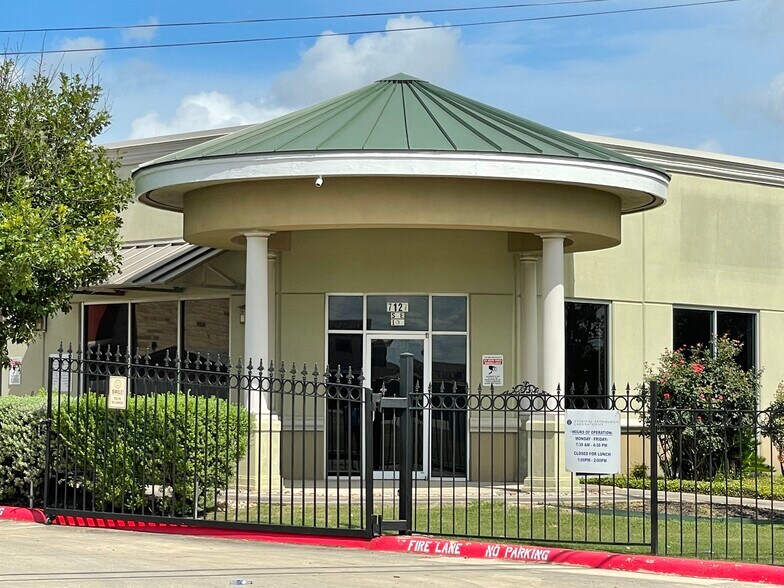 More Photos Of 7127 Somerset Rd, San Antonio Medical For Lease