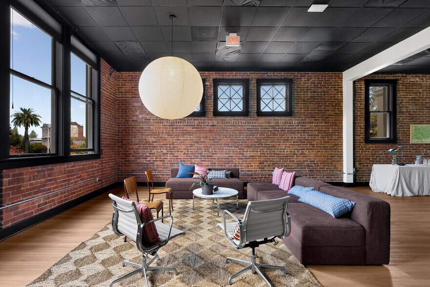 More Photos Of 11 5th St, Petaluma Loft Creative Space For Sale