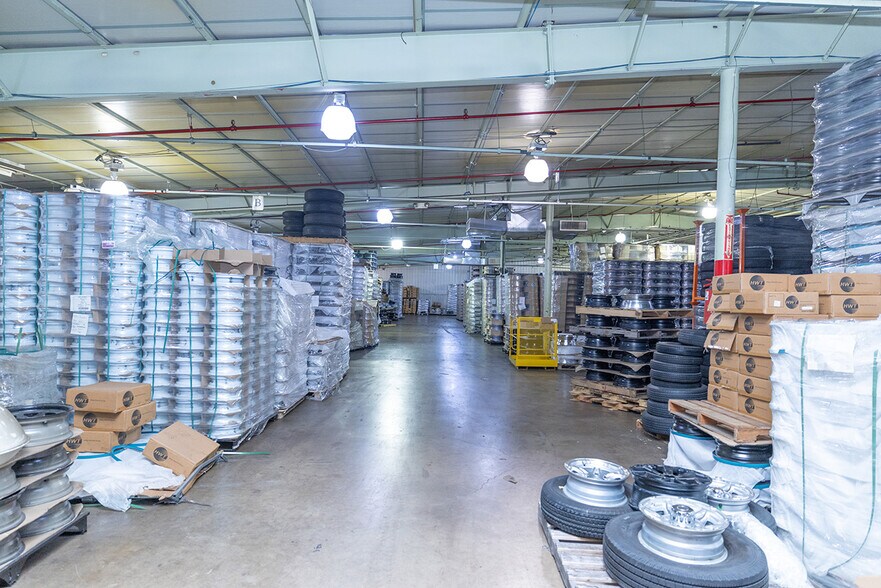 More Photos Of 1655 E 12th St, Mishawaka Manufacturing For Sale