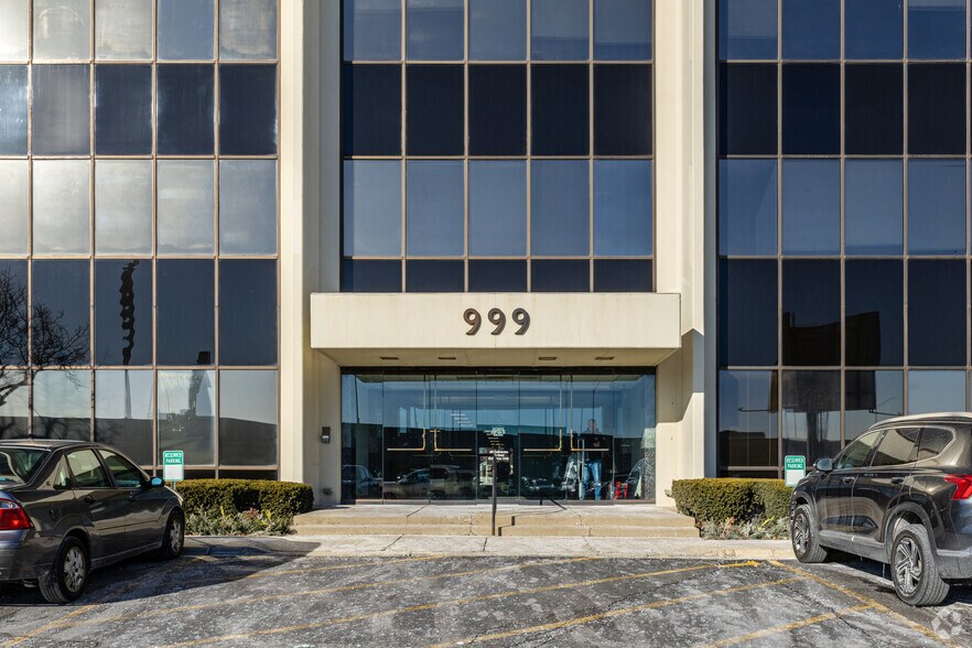 More Photos Of 999 E Touhy Ave, Des Plaines Office For Lease