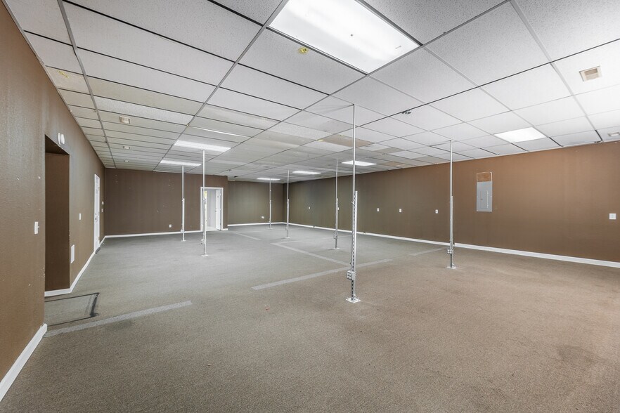 More Photos Of 602 E Outer Rd, Poplar Bluff Warehouse For Sale