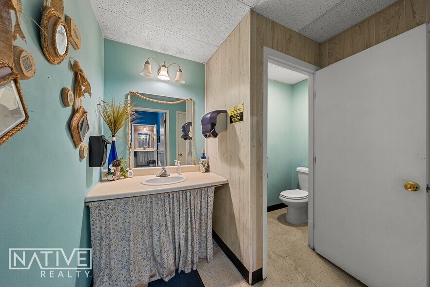 More Photos Of 36520 Pure Water Way, Zephyrhills General Retail For Lease