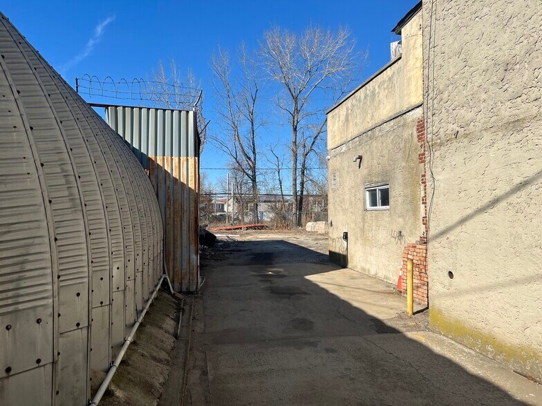 More Photos Of 4234 Industrial Pl, Island Park Manufacturing For Sale