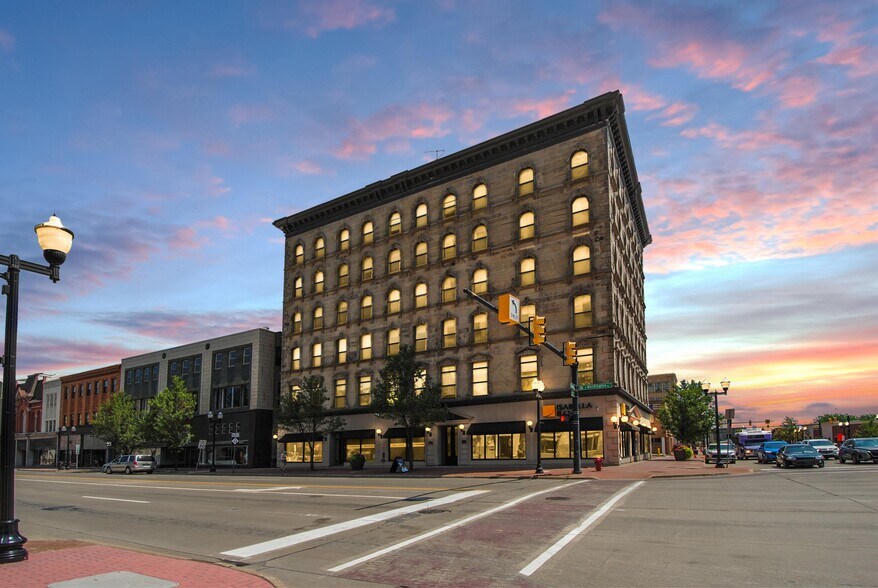 More Photos Of 107 S Washington Ave, Saginaw Apartments For Lease