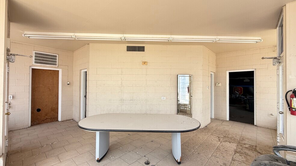More Photos Of 1302 E 2nd St, Odessa Service For Sale