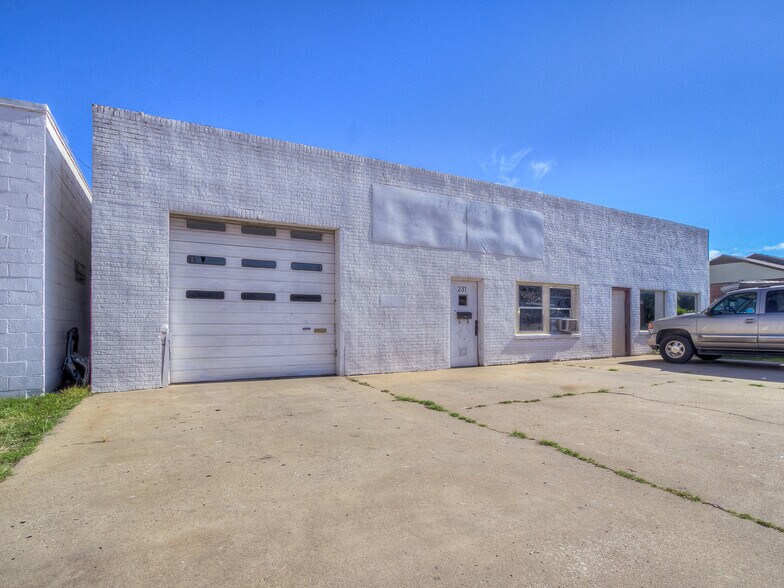 More Photos Of 227 W MacArthur Dr, Midwest City Auto Repair For Sale