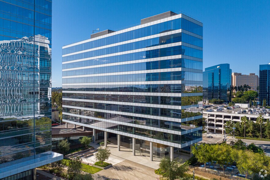 Primary Photo Of 4727 Executive Dr, San Diego Coworking Space