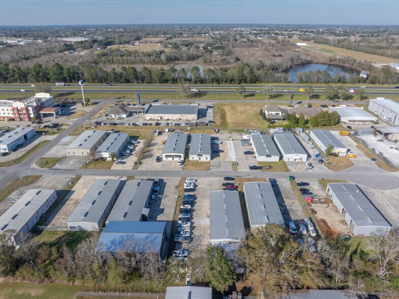 More Photos Of 106 Abigayles Row, Scott Warehouse For Sale