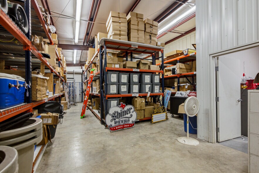 More Photos Of 8316 Lone Tree Rd, Victoria Industrial For Sale